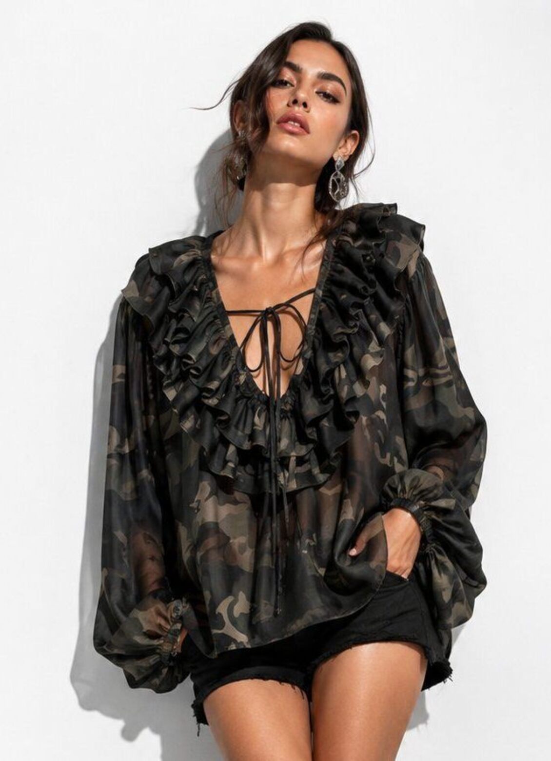 Camisa con volantes camuflada | Exclusiva Miró Boho Chic