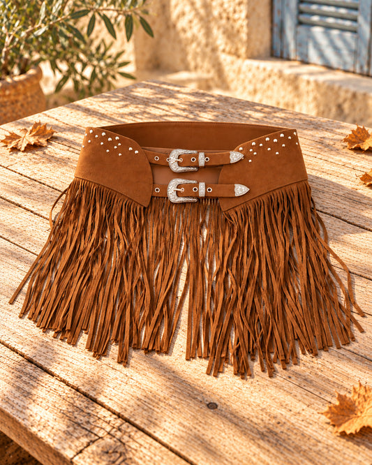 Cinturón boho flecos y doble hebilla · camel, bodegón del producto sobre madera