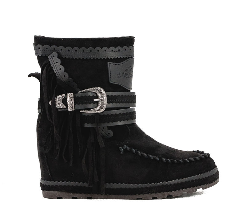 Botas boho de piel con remates festoneados · Mulanka, color negro, fotografía del producto original.